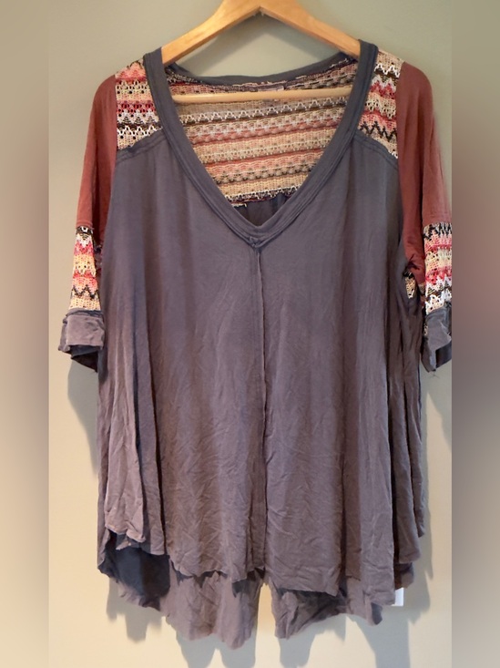 POL Tops - POL Relaxed V-Neck Tunic in Slate Gray with Rust Sleeves